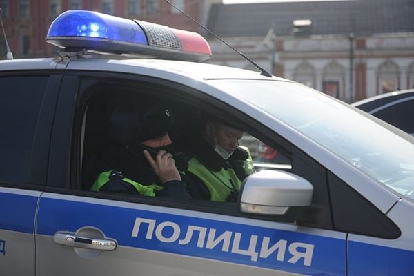 Автомобиль протаранил ограду храма Андрея Рублева в Москве