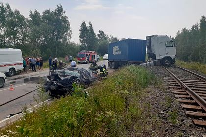 Четыре человека погибли в ДТП с грузовиком на российской трассе