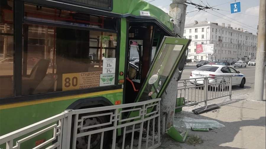 Четыре человека пострадали в ДТП с автобусом в Воронеже<br />

