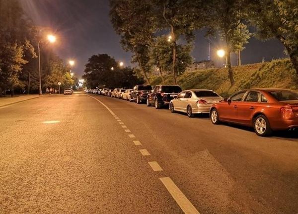 Незаконная парковка разозлила москвичей: