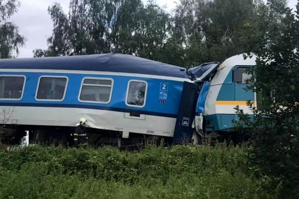 В Чехии в результате столкновения двух поездов пострадали 50 человек, двое погибли
