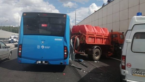 В Москве задержали устроившего ДТП водителя автобуса