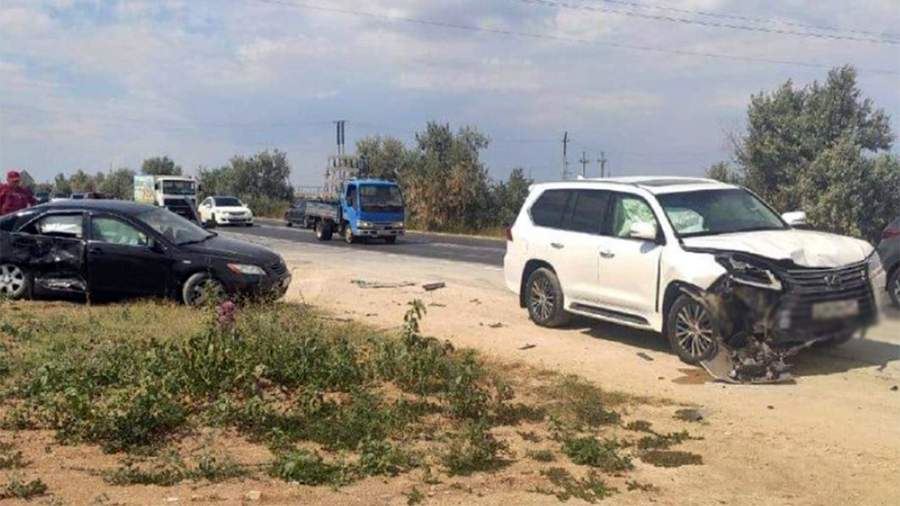 Женщина погибла и ребенок пострадал в ДТП с участием Lexus в Крыму<br />
