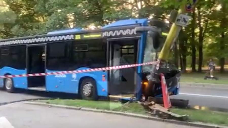 Источник назвал вероятную причину аварии с автобусом в Москве<br />
