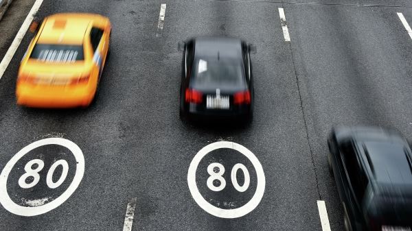 Российских водителей заставят уступать дорогу беспилотным автомобилям