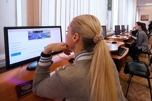 В России предложили включить правила дорожного движения в ЕГЭ